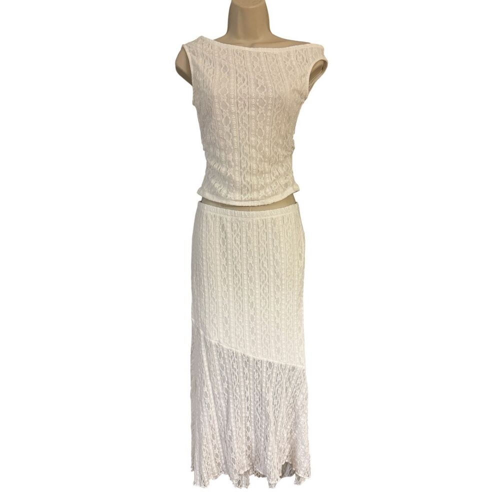 FOREVER 21 White Lace 2 Piece Asymmetrical Skirt Set Size Medium
